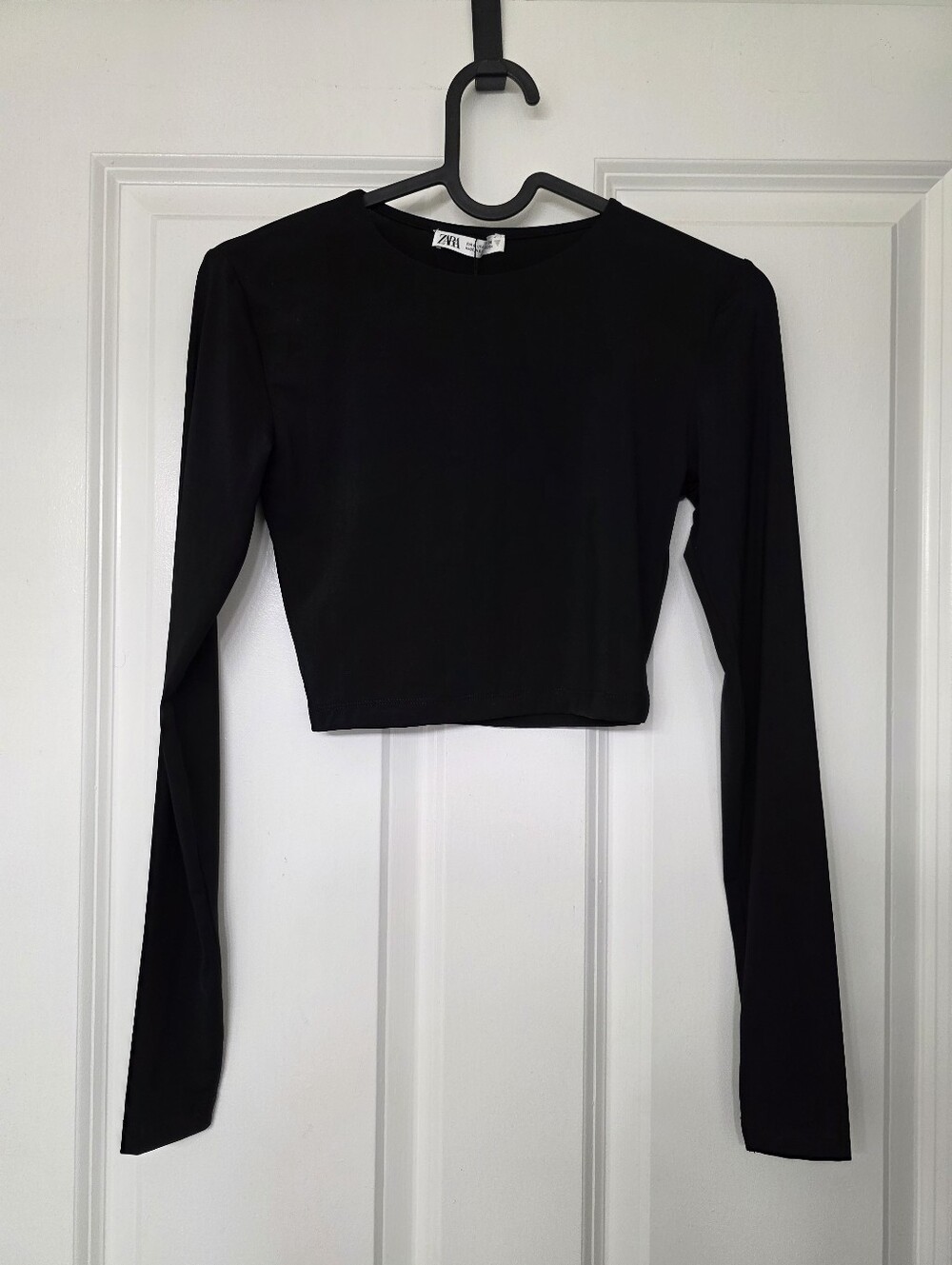 Zara Black Long-Sleeve Cropped Tee